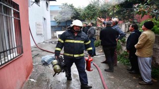 Hatayda alevlere teslim olan ev kullanılmaz hale geldi