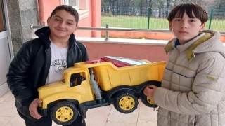 Hataylı Öğrencilere Kırıkkale’den Oyuncak Hediyesi