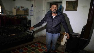 Hurda ve plastik toplayarak geçiniyorlar