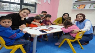 Iğdırda özel bireyler üniversite öğrencileri ile beraber gönüllerince eğlendi