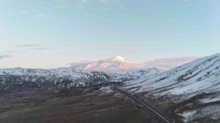 Iğdırda yeterince kar yağışı alamayan dağlar dron ile görüntülendi