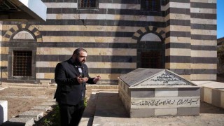 II. Abdülhamid Hanın torunu Şamda Sultan Vahdettin Hanın kabrini ziyaret etti