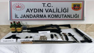 İki eğlence mekanında ruhsatsız silah ele geçirildi