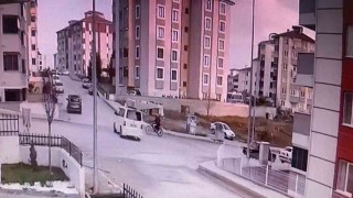 İki kişinin yaralandığı kaza kamerada