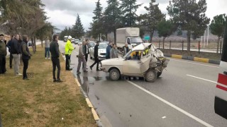 Ispartada kamyonet otomobile çarptı: 1 ölü