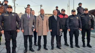 İstanbul İl Emniyet Müdürü Yıldız, Taksim Meydanında görevli polis ekiplerini ziyaret etti