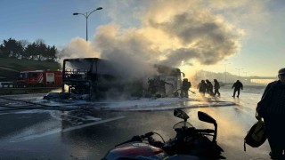 İstanbulda yolcu otobüsü alevlere teslim oldu: 25 kişi ölümden döndü