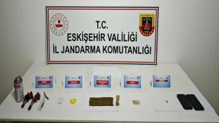 İstanbuldan Eskişehire uyuşturucu madde getiren şahıslar yakalandı