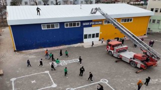 İtfaiye bu kez çocukların mutluluğu için seferber oldu, yüzleri güldürdü