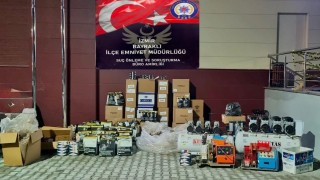 İzmirde ev görünümlü kaçak sigara imalathanesine operasyon