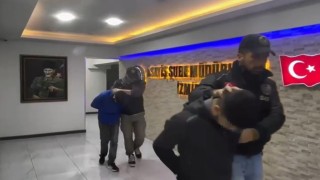 İzmirde ev kurşunladılar, 3 şüpheliden biri 13 yaşında