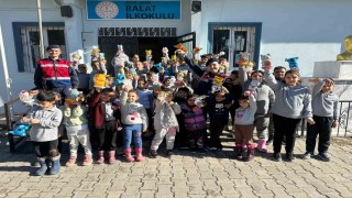 Jandarma, miniklere hayvan sevgisini aşıladı