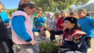 Jandarma, öğrencilere doğa sevgisini aşıladı
