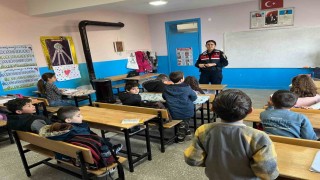 Jandarmadan öğrencilere “Güvenli internet” eğitimi