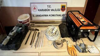 Kaçak kazı yapan 5 kişi jandarmaya yakalandı