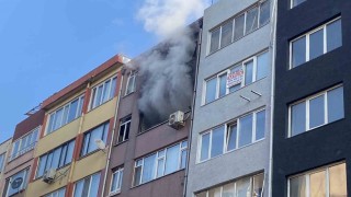 Kadıköyde apartman dairesi alev alev yandı