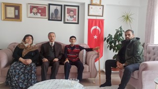 Kahramankazan Kaymakamı Parlardan tedavi gören şehit babasına ziyaret