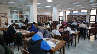 Kahramanmaraş Büyükşehir Belediyesi, üniversite adaylarının yanında