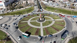 Kahramanmaraş Kavşakları Çiçeklerle Renkleniyor