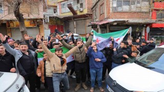 Kahramanmaraştaki Suriyeliler Esedın gidişini kutladı