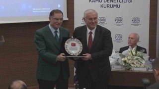 Kamu Başdenetçisi Malkoç, görevini Akarcaya devretti
