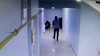 Kar maskeli ayakkabı hırsızları kameralara yakalandı