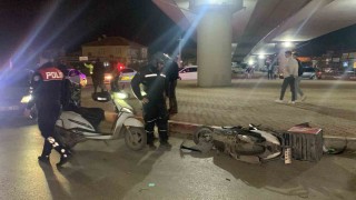 Karamanda otomobil ile motokurye çarpıştı: 1 yaralı