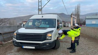 Karsta jandarma okul servislerini denetledi