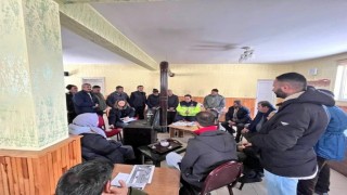 Karsta Jandarma, tarım aletleri için güvenlik işaretleri konusunda bilgilendirme yaptı