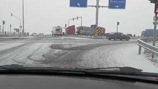 Karsta yollar buz pistine döndü