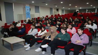 Kartal Belediyesinden lise öğrencilerine ilk yardım eğitimi
