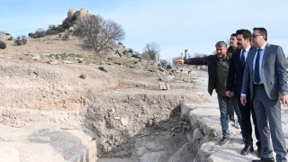 Kastabala Antik Kenti’nde 2.700 Yıllık Açık Hava Kült Alanı Keşfedildi