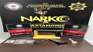 Kastamonuda uyuşturucu maddeyle yakalanan 4 kişi gözaltına alındı