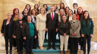 Kaya, İzmir Kadın Kollarını Mecliste Ağırladı