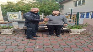Kaybedilen cüzdanı vatandaşa teslim ettiler