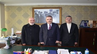 Kaymakam Odabaştan, eğitime destek sunan hayırseverlere plaket