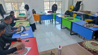 KAYMEKte erkek kursiyerlere el sanatları eğitimi