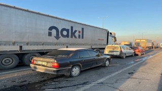 Kayseride 3 aracın karıştığı zincirleme kaza: 2 yaralı