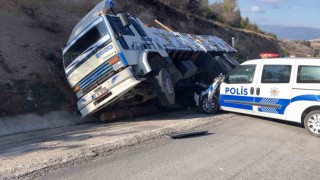 Kaza içinde kazada faciadan kıl payı dönüldü, o anlar İHA kamerasına yansıdı