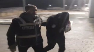 Kendilerini polis olarak tanıtıp vatandaşı 36 bin 800 dolar dolandırdılar
