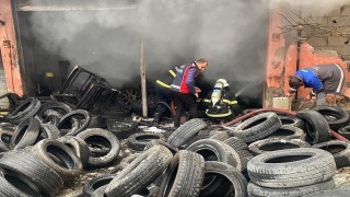 Kırıkhanda lastikçi dükkanı alevlere teslim oldu