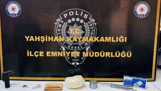 Kırıkkalede durdurulan araçtan uyuşturucu çıktı: 4 gözaltı