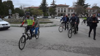 Kırklarelinde 3 Aralık Dünya Engelliler Gününde farkındalık için pedala bastılar