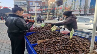 Kış mevsiminin vazgeçilmezi kestane yoğun talep görüyor