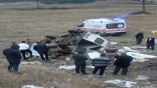 Kontrolden çıkan minibüs şarampole uçtu: 1 ölü, 3 yaralı