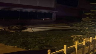 Kontrolden çıkan otomobil sitenin duvarı aşıp takla attı : 1 yaralı