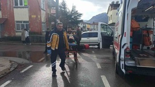 Konyada elektrikli bisiklet ile otomobil çarpıştı: 1 yaralı