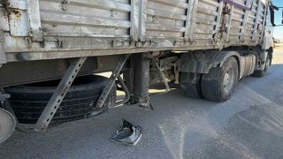 Konyada kazaya karışan kamyonet yayalara çarptı: 3 yaralı