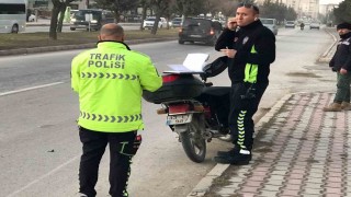 Konyada motosiklet yayaya çarptı: 2 yaralı