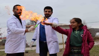 Köy okulu çocuklarına bilimsel etkinliklerle moral oldular